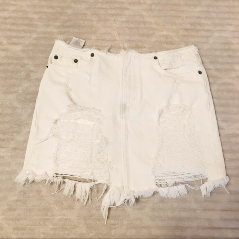 Revolve Carmar White Shredded Destructed Denim Jean Skirt Women’s size 25 0 XS